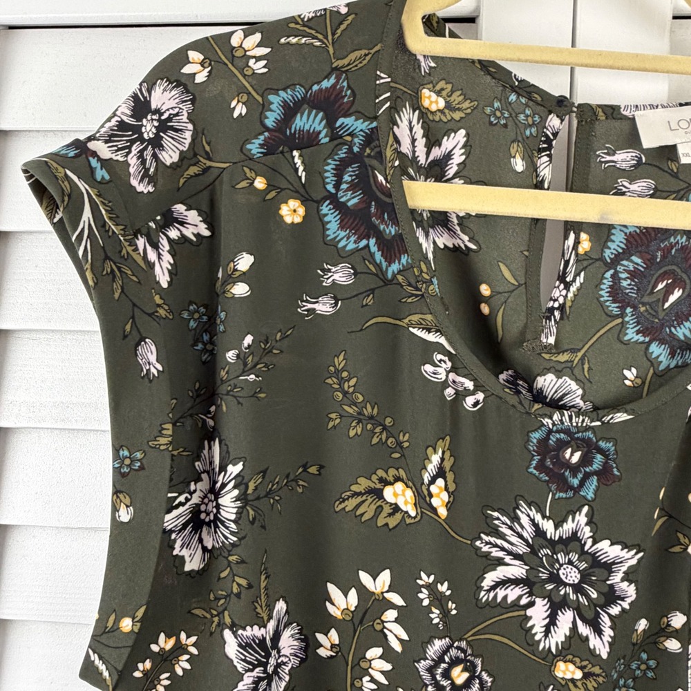 Loft Blouse Women XXL Olive Green Floral Short Sleeve Pocket Keyhole Back - Picture 3 of 11